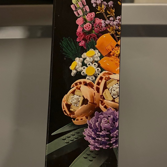 Lego Flower Bouquet - Picture 2 of 3